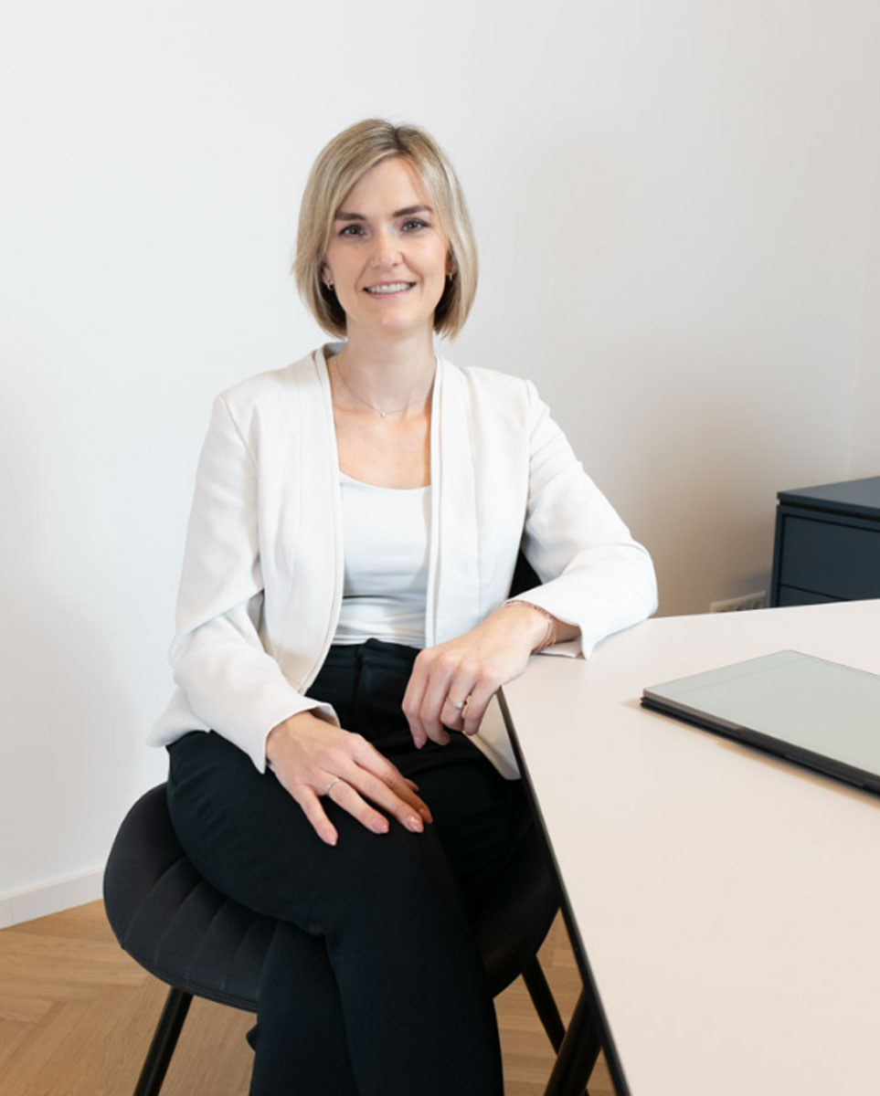 Sabrina-Noll Sabrina Noll und Albert Seidl, Geschäftsführer von Auditreu, blicken in die Ferne